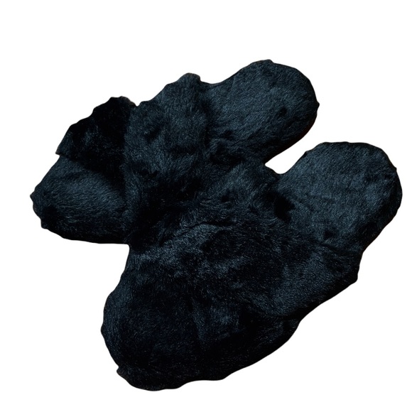 FamiPort Fuzzy Cross-Band Cushioned Non-Slip Indoor/Outdoor Slippers - Picture 3 of 6